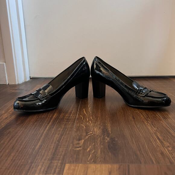 Like New! Bandolino Black Patent Academia Preppy Block Heeled Loafer Women 7.5 - Picture 6 of 8